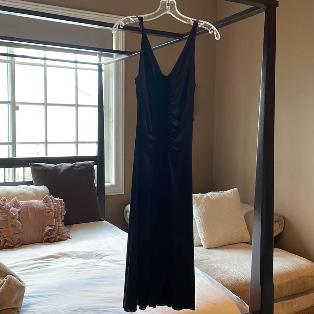 Dresses - Picture 2 of 4